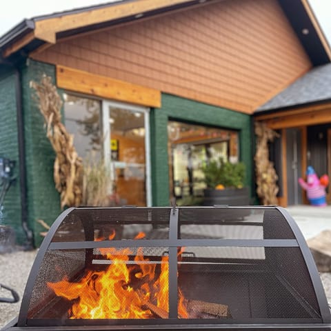 Attached store/coffee shop