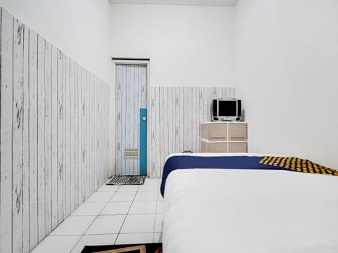 Basic Double Room | Free WiFi, bed sheets