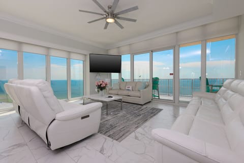 Phoenix Gulf Towers 1604, Tower One, Orange Beach, Alabama, beach front, 4 bedroom condominium on the 16th floor
