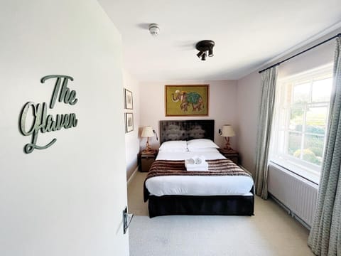 Deluxe Double Room | Individually decorated, iron/ironing board, free WiFi, bed sheets