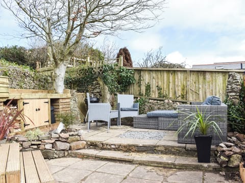 Garden seating area | Squirrels Nest, Littleham, near Bideford