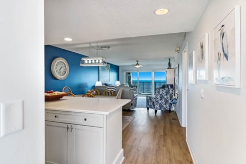 Condo, 2 Bedrooms | Interior