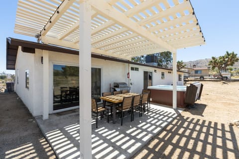 House, 4 Bedrooms | Property grounds