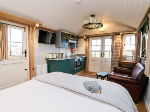 1 bedroom, individually decorated, individually furnished, free WiFi