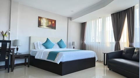 Executive Room | Premium bedding, in-room safe, desk, free WiFi