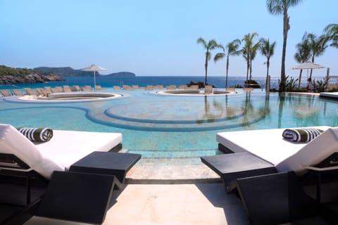 2 outdoor pools, pool umbrellas, sun loungers