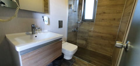 Room, Pool View | Bathroom | Shower, free toiletries, hair dryer, slippers