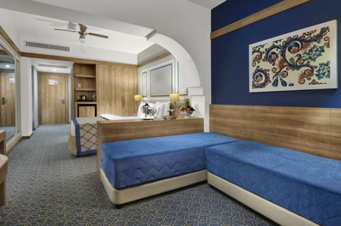 Superior Room | Premium bedding, free minibar, in-room safe, desk