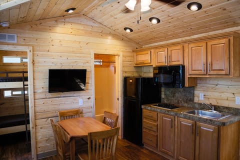 Cabin, Multiple Beds, Non Smoking, Kitchen (Linens available, No Pets Allowed) | Private kitchen | Fridge, microwave, stovetop, coffee/tea maker