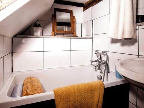 Bathroom | Foxtales, Gisburn