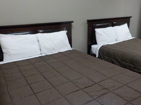 Family Room, 2 Queen Beds | Free WiFi, bed sheets