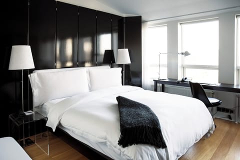 Room, 1 Queen Bed | Frette Italian sheets, premium bedding, minibar, in-room safe