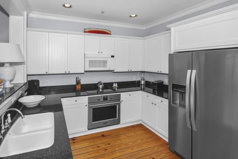 Condo, 2 Bedrooms | Private kitchen | Fridge, oven, coffee/tea maker, toaster