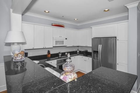 Condo, 2 Bedrooms | Private kitchen | Fridge, oven, coffee/tea maker, toaster