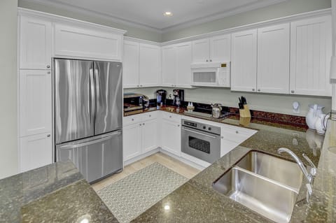 Condo, 2 Bedrooms | Private kitchen | Fridge, oven, coffee/tea maker, toaster