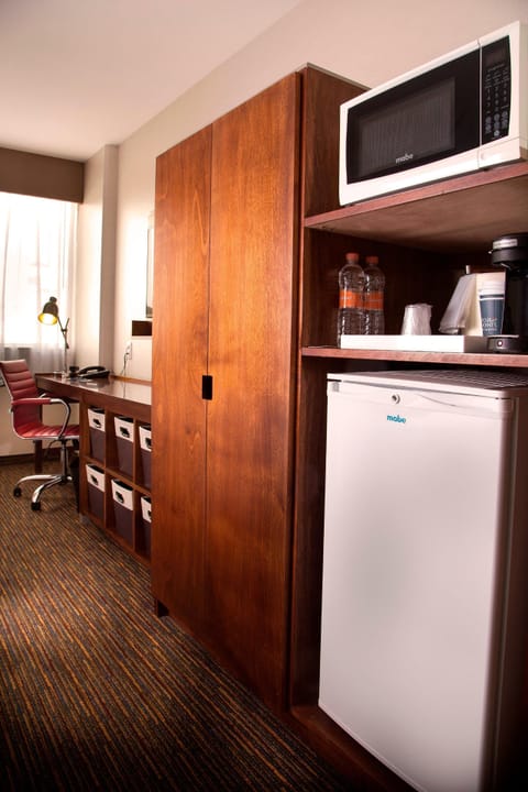 Room, 1 King Bed | Premium bedding, minibar, in-room safe, desk