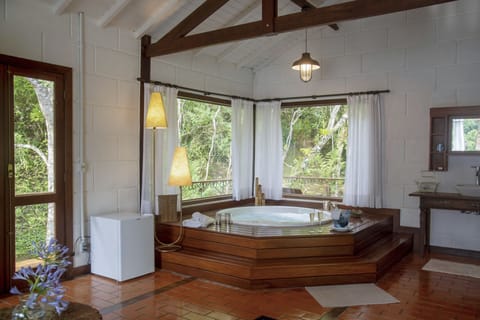 Chale Bromelia | Private spa tub