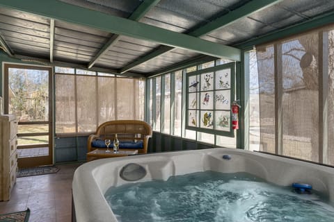 Indoor spa tub