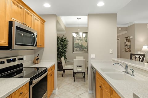 Condo, Multiple Beds, Patio, Garden View (Riverwalk 713) | Private kitchen | Fridge, microwave, oven, stovetop