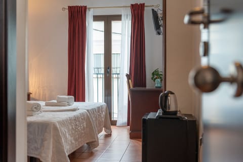 Premium bedding, free minibar items, desk, free WiFi