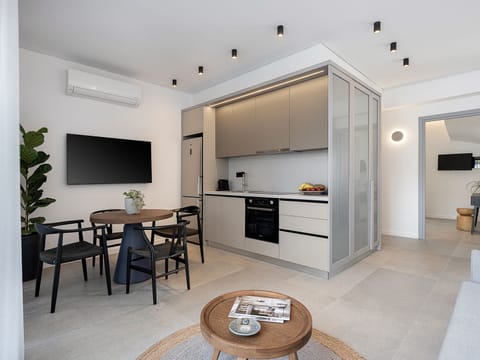 Dining area for 4, enabling you to prepare and enjoy your meals and snacks