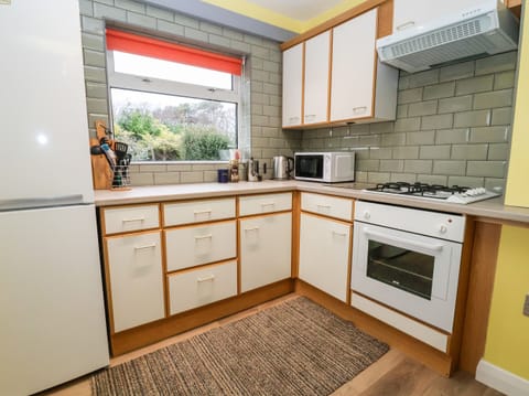 Fridge, electric kettle, toaster, cookware/dishes/utensils