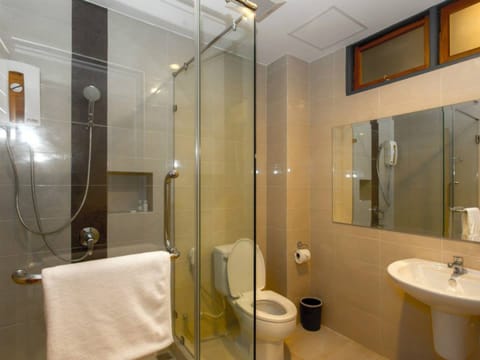 Standard Double Room | Bathroom sink