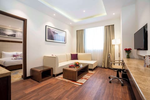 Executive Suite, 1 King Bed, Non Smoking (Separate Living Room) | In-room safe, iron/ironing board, free WiFi, bed sheets