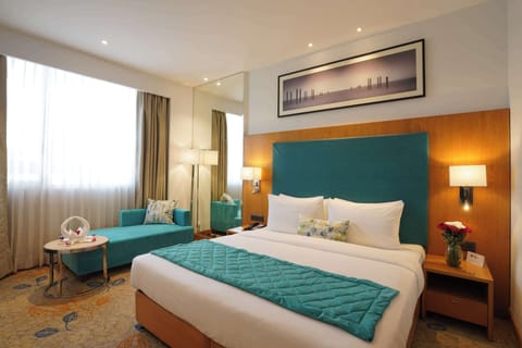 Executive Suite, 1 King Bed, Non Smoking (Separate Living Room) | In-room safe, iron/ironing board, free WiFi, bed sheets