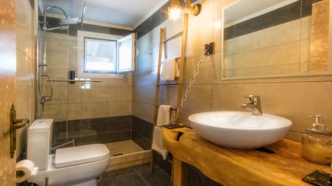 Superior Apartment | Bathroom | Hair dryer, towels