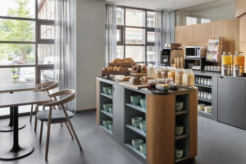 Daily continental breakfast (CHF 17 per person)