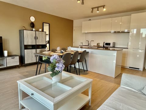 Apartment, 2 Bedrooms, Balcony | Dining room