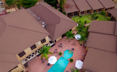 Outdoor pool, pool umbrellas, sun loungers