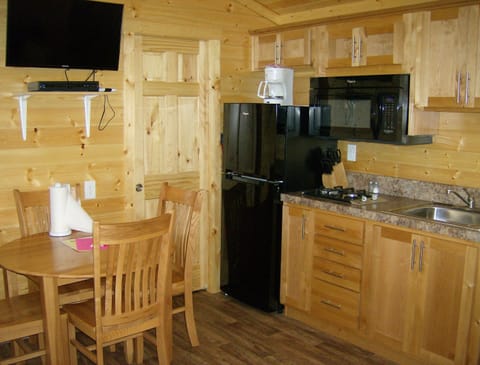 Cottage, Non Smoking, Microwave (No Pets) | Private kitchen | Fridge, microwave, coffee/tea maker, toaster