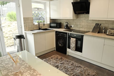 Cottage, 2 Bedrooms (Swyn y Mor) | Private kitchen