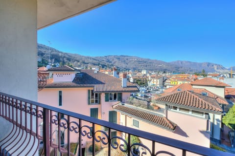 Family Apartment, 2 Bedrooms (Laura's Cozy Apartment Stresa Center) | Property grounds