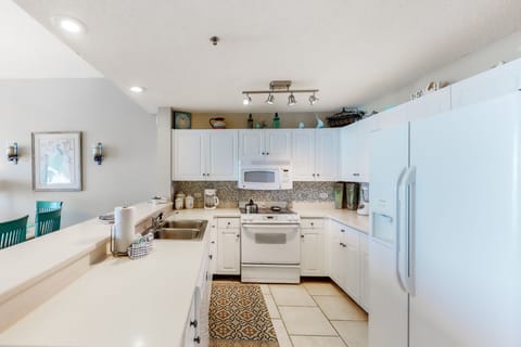 Condo, 2 Bedrooms (Deluxe) | Private kitchen | Full-size fridge, microwave, coffee/tea maker
