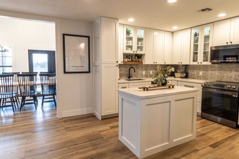 Kitchen with coffee and blender amenitites