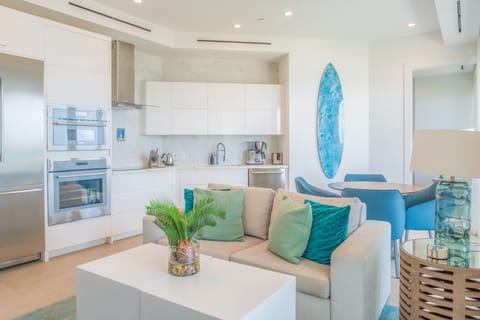 1BR w Den Oceanfront Suite | Private kitchen | Full-size fridge, microwave, oven, stovetop