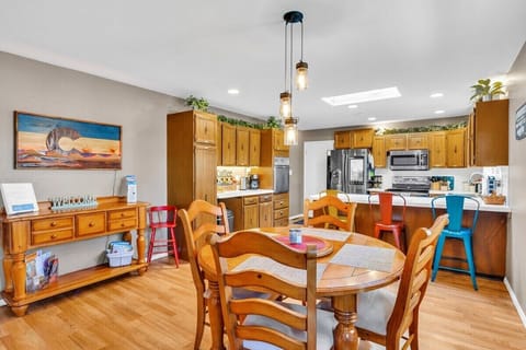 Dining area with additional seating at the kitchen bar