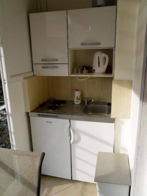 Standard Double Room, Balcony, Bay View | Private kitchen | Mini-fridge, microwave, oven, stovetop