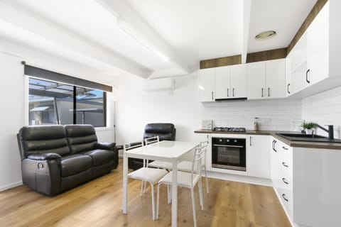 Apartment, 2 Bedrooms | Private kitchen | Electric kettle, dining tables