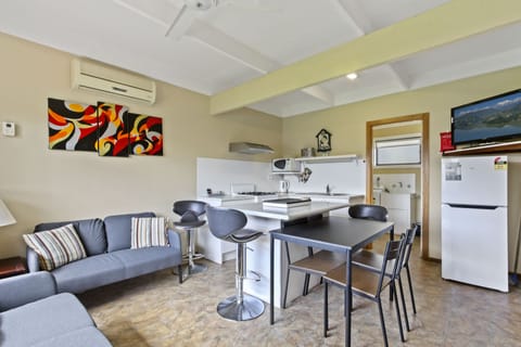 Apartment, 2 Bedrooms | Private kitchen | Electric kettle, dining tables