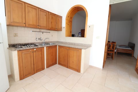 House, 2 Bedrooms, Balcony, City View | Private kitchen