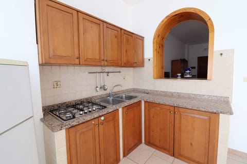 House, 2 Bedrooms, Balcony, City View | Private kitchen