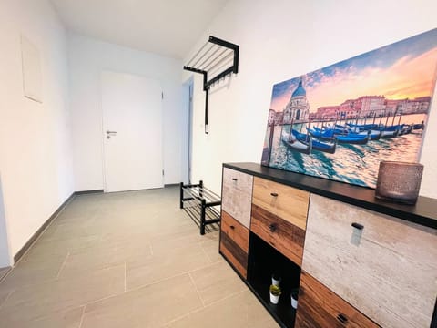 Apartment, 2 Bedrooms, Smoking, Balcony | Hallway