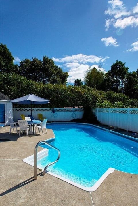 Seasonal outdoor pool, open 9:00 AM to 9:00 PM, sun loungers