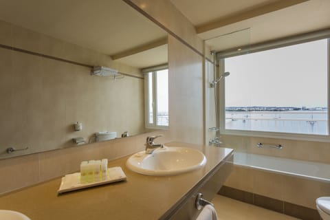 Junior Suite, Sea View (Panoramic) | Bathroom | Combined shower/tub, free toiletries, hair dryer, bathrobes