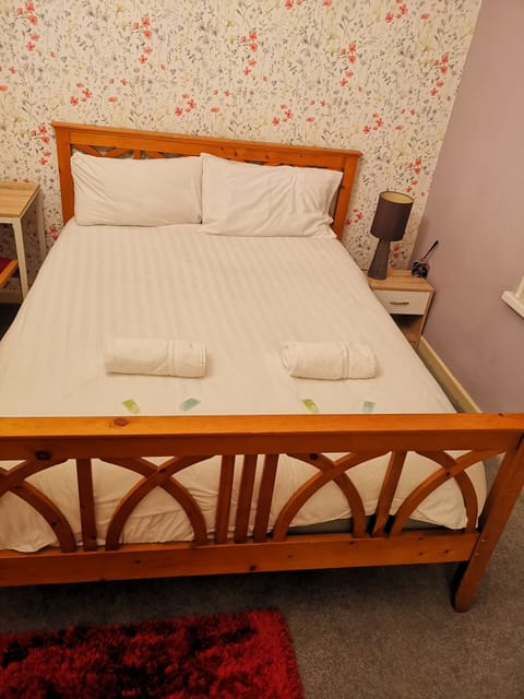 Deluxe Room, 1 King Bed | Individually furnished, desk, laptop workspace, free WiFi