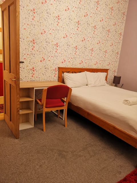 Deluxe Room, 1 King Bed | Individually furnished, desk, laptop workspace, free WiFi